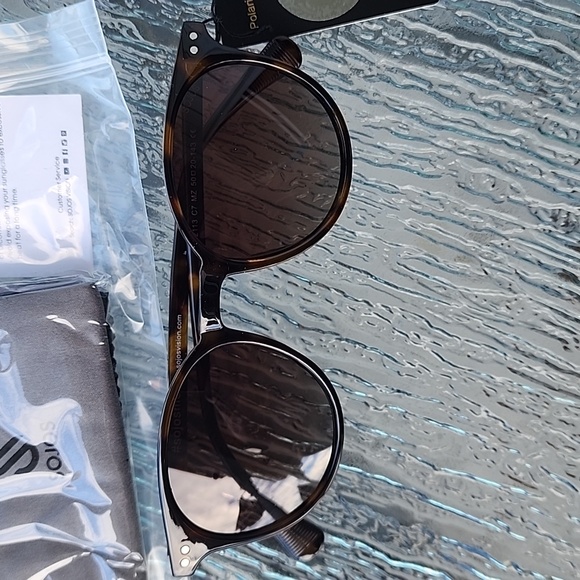 SOJOS Small Round Classic Frame Gradient Brown Lens Tortouise Sunglasses NWT - Picture 2 of 5